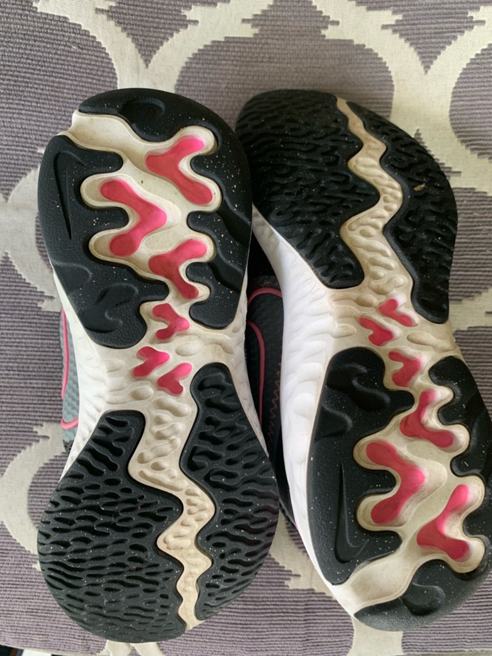 Nike girls athletic sneakers black pink white gray mesh lightweight low top - Picture 4 of 4